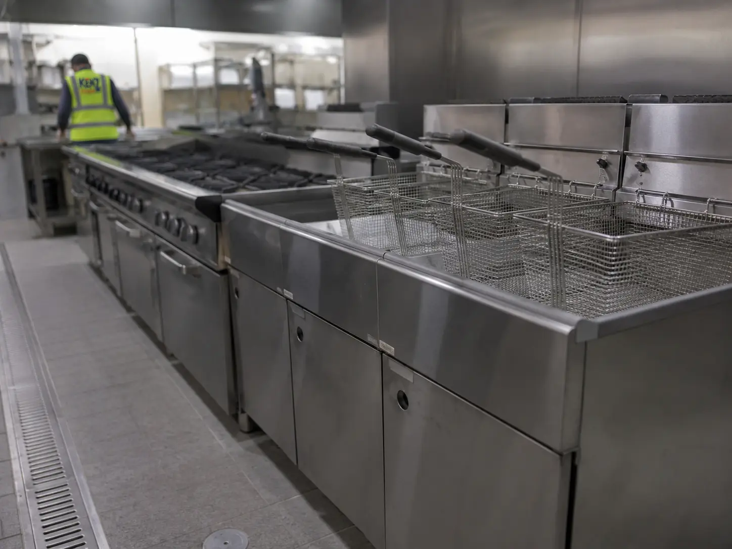 Commercial kitchen heavy-duty fryers and multi-burner stoves