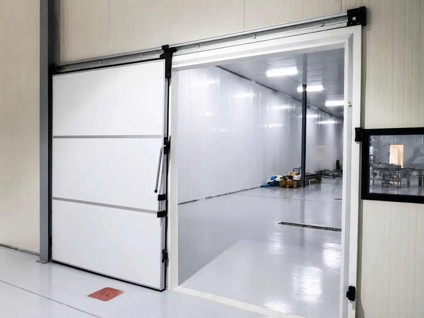 Industrial Doors: Heavy-duty industrial sliding cold room door installed for commercial refrigeration facility